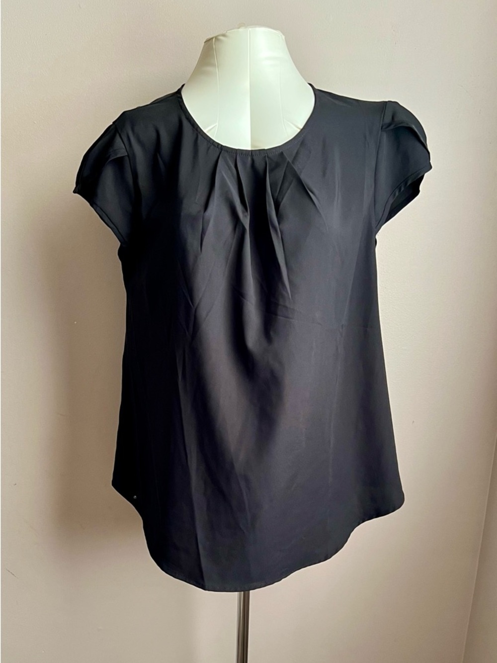 Tasamo Black Cap Sleeve Pleated Blouse
